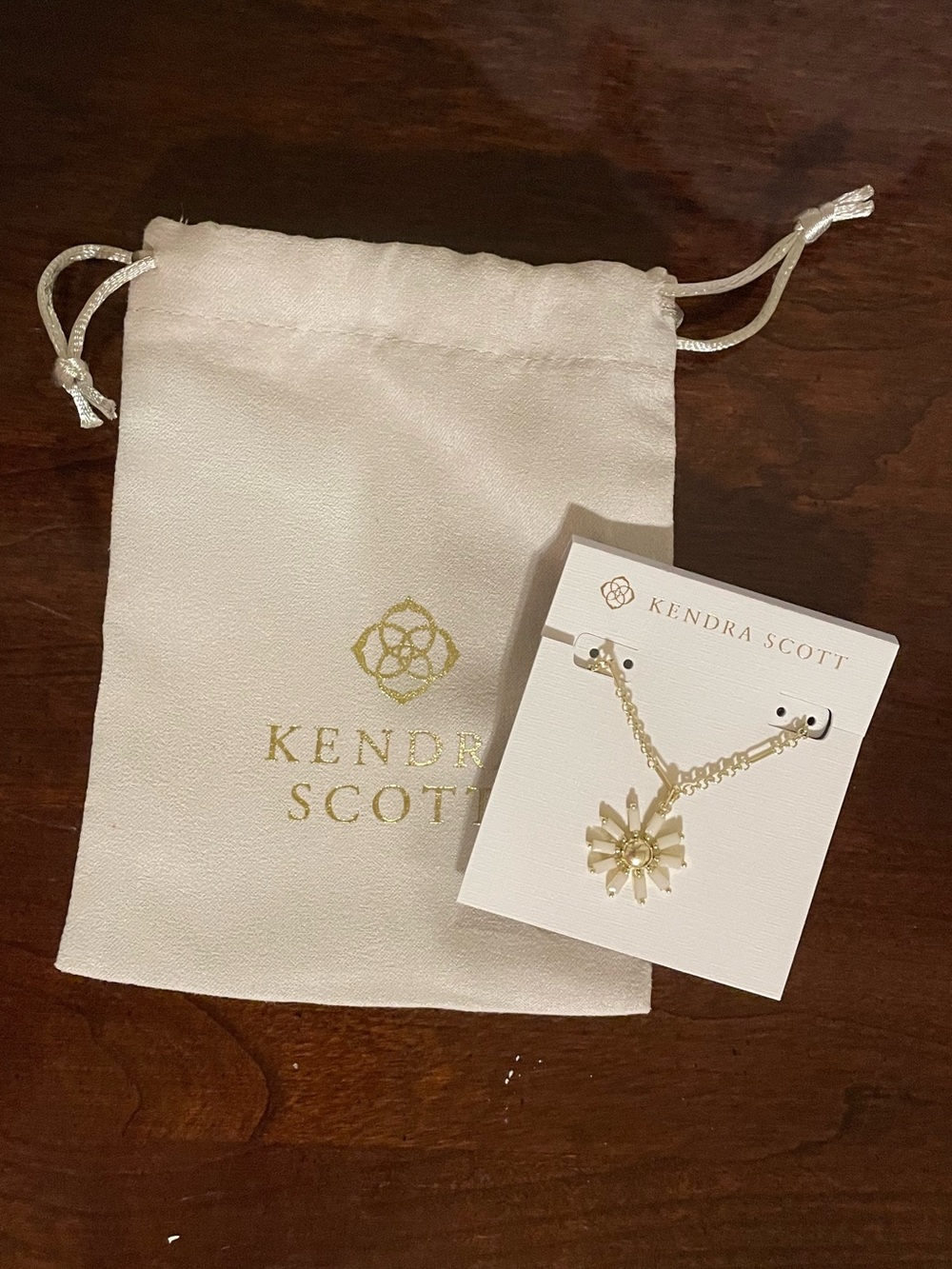 Kendra Scott Madison Daisy Necklace in White Opaque Glass